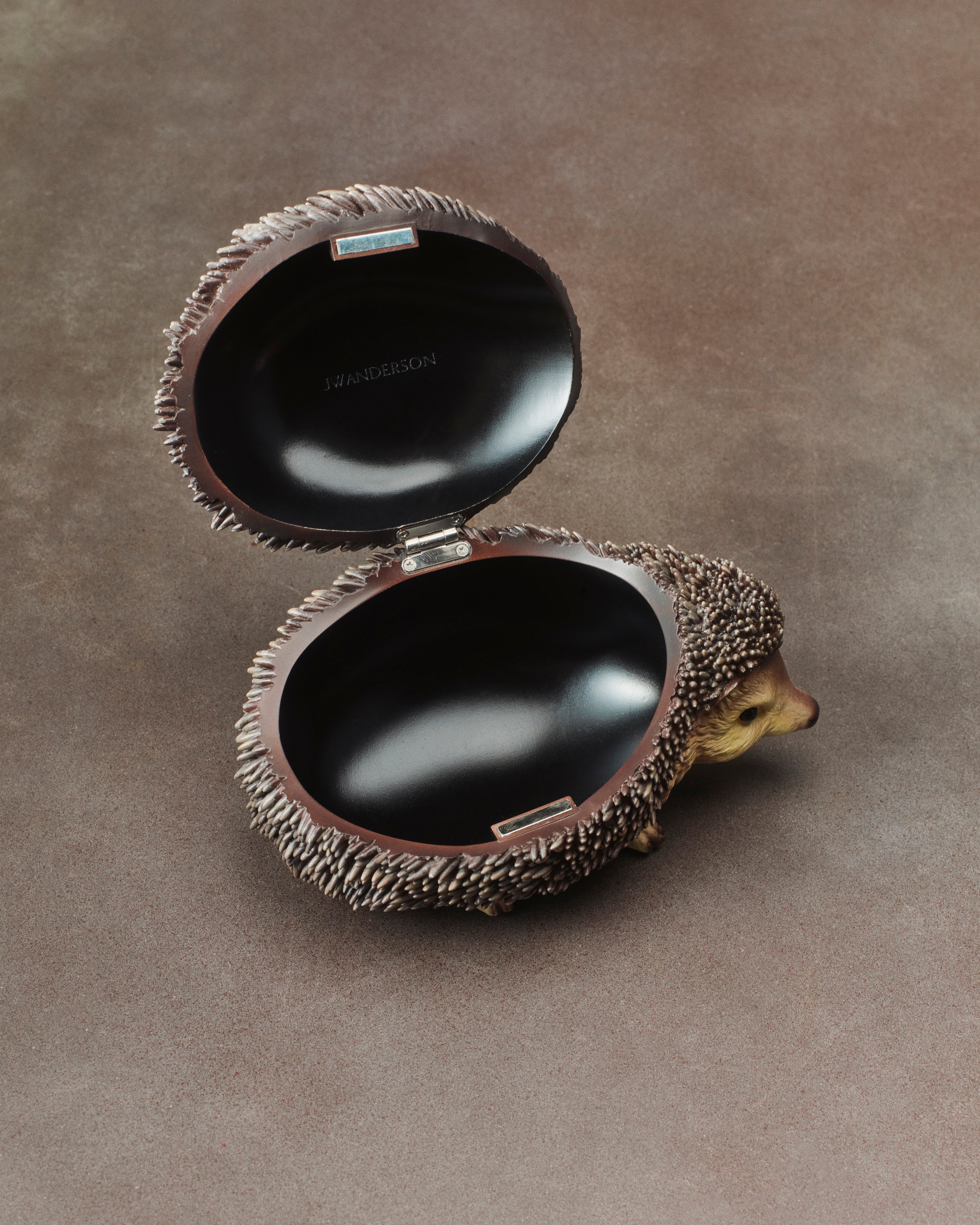 HEDGEHOG CLUTCH IN BROWN - Image 3