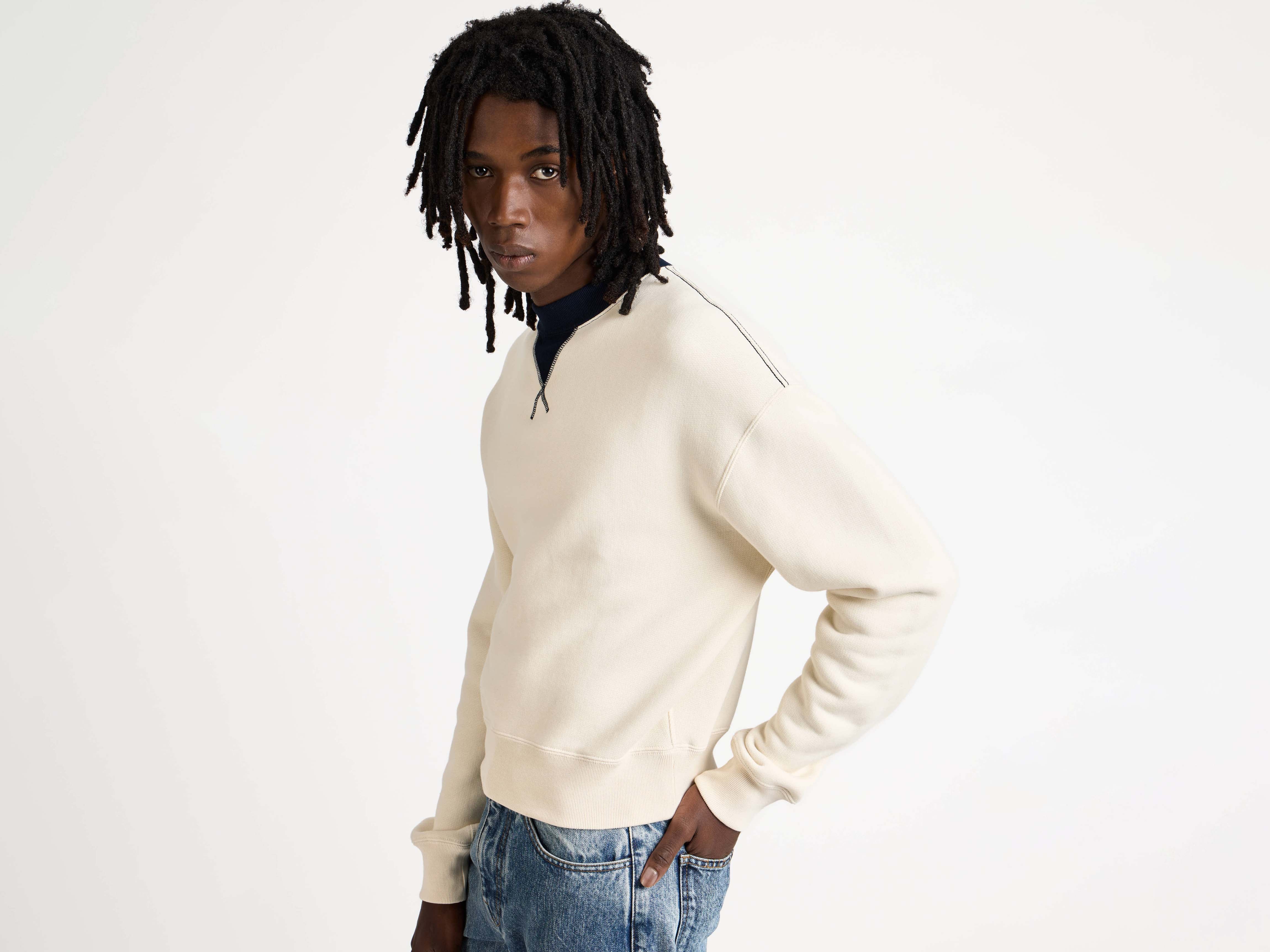 MENS CONTRAST COLLAR SWEATSHIRT IN ECRU & NAVY - Image 4
