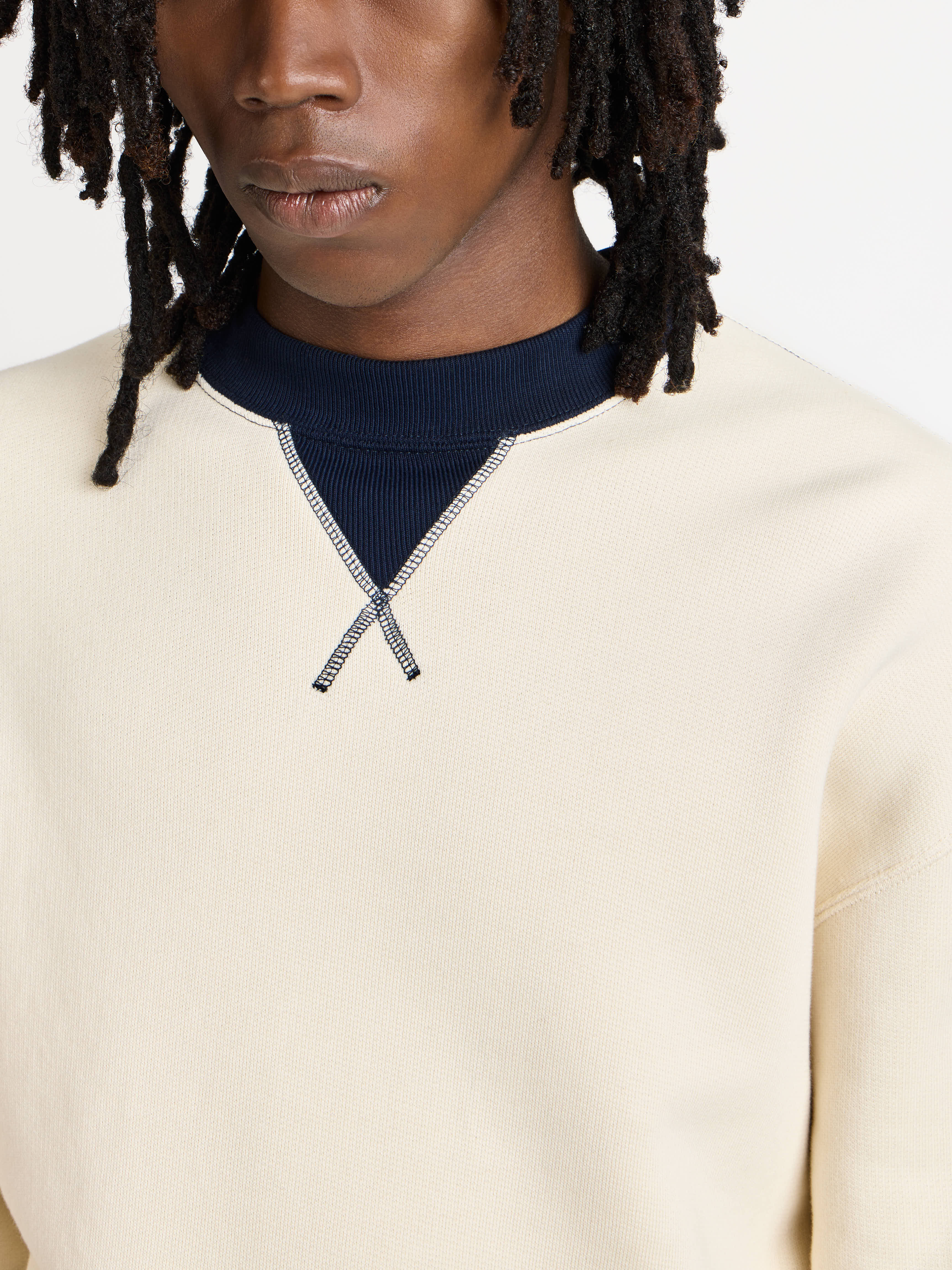MENS CONTRAST COLLAR SWEATSHIRT IN ECRU & NAVY - Image 5