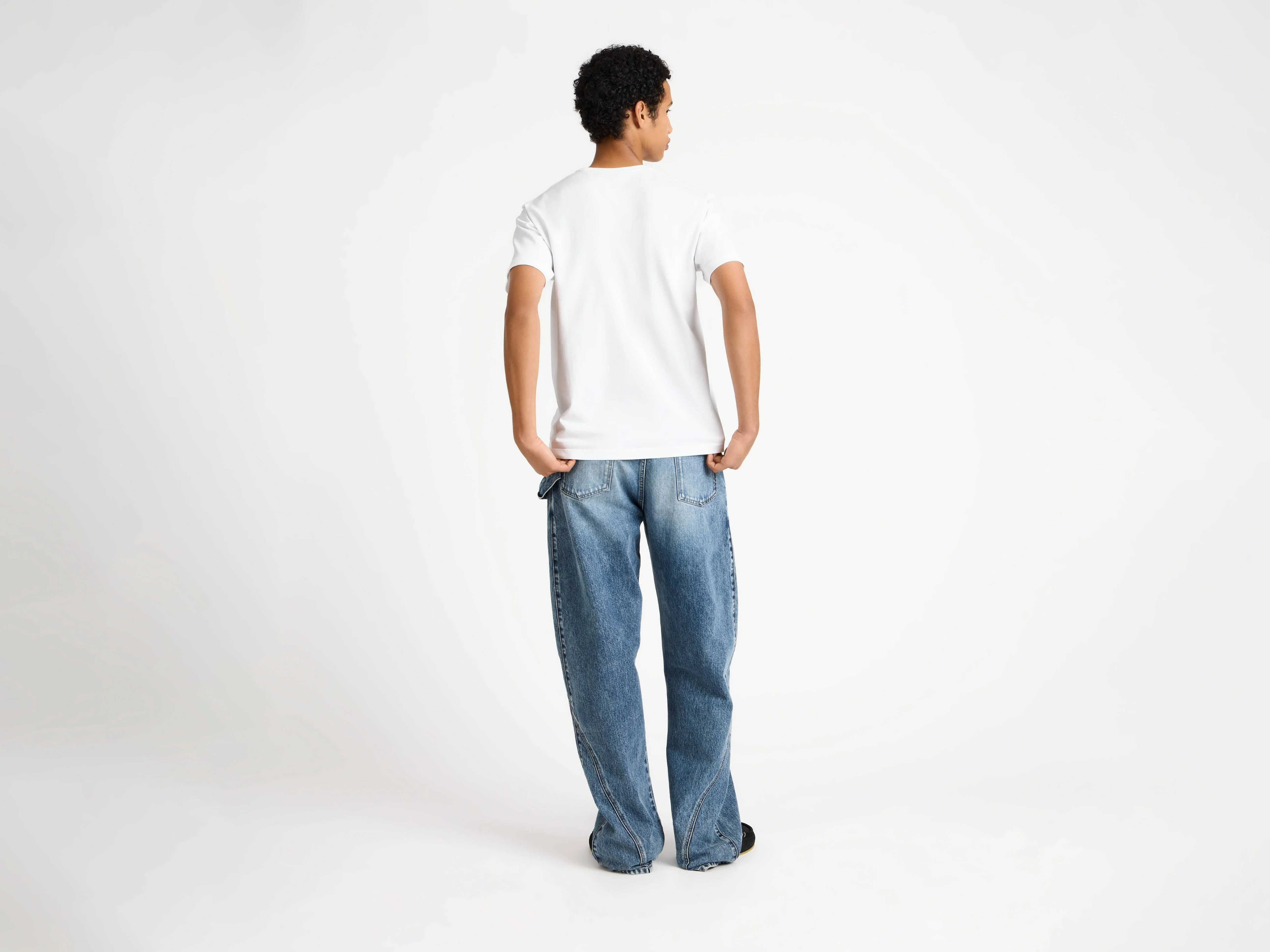 MENS EMBROIDERED ANCHOR T-SHIRT IN WHITE - Image 3