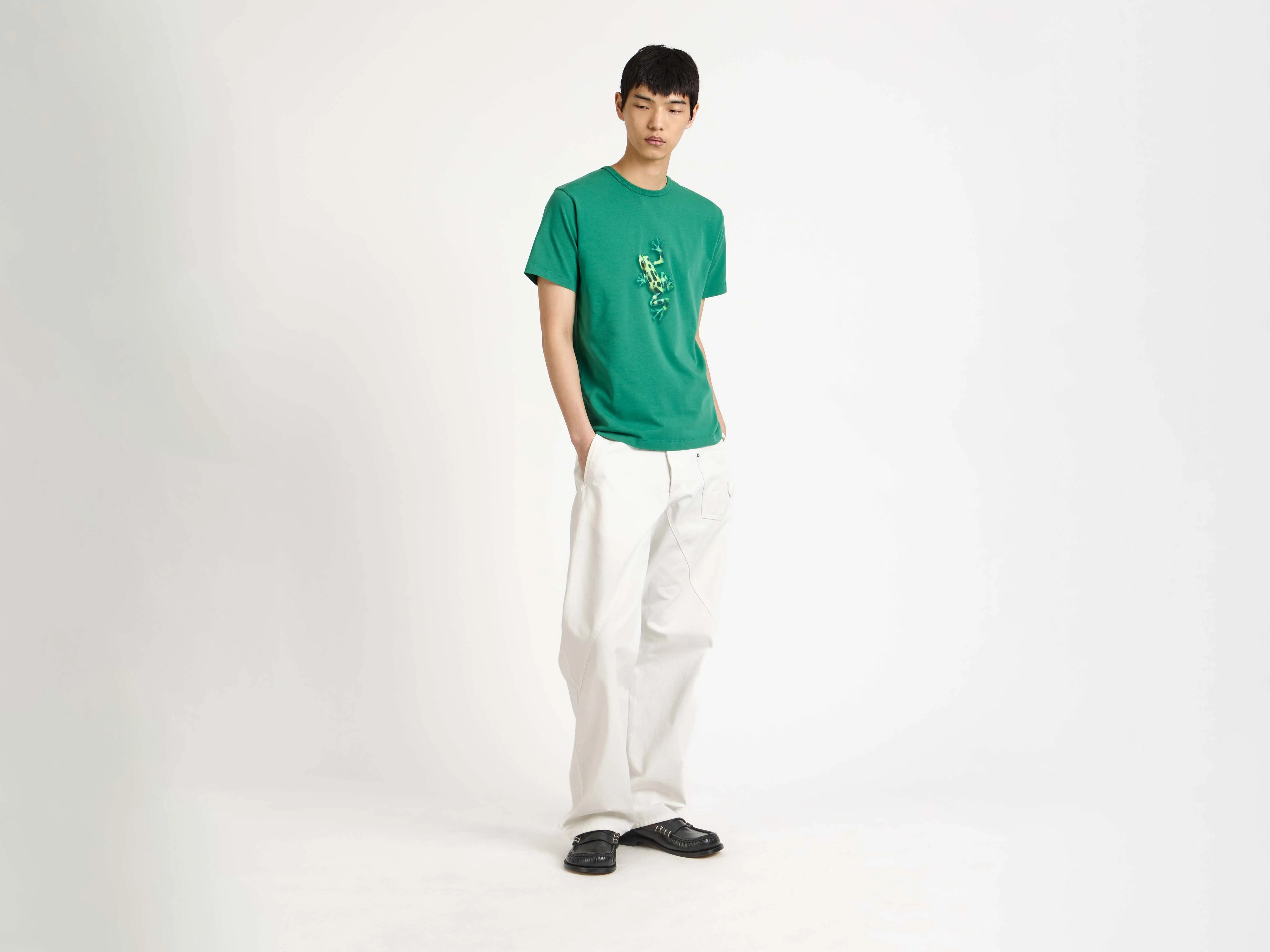 MENS JUMPING FROG T-SHIRT IN EMERALD - Image 5
