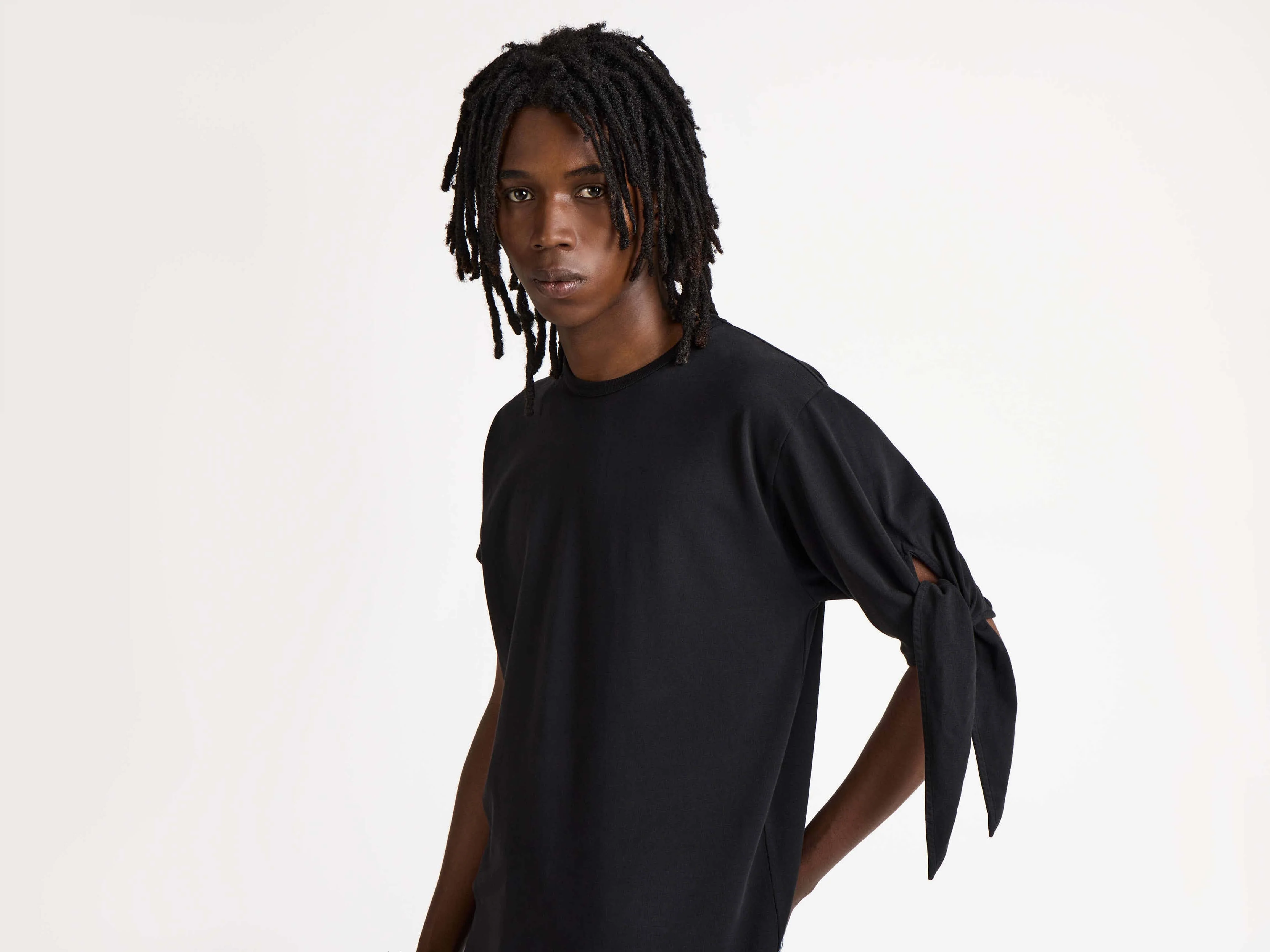 MENS KNOTTED SLEEVE T-SHIRT IN BLACK - Image 3