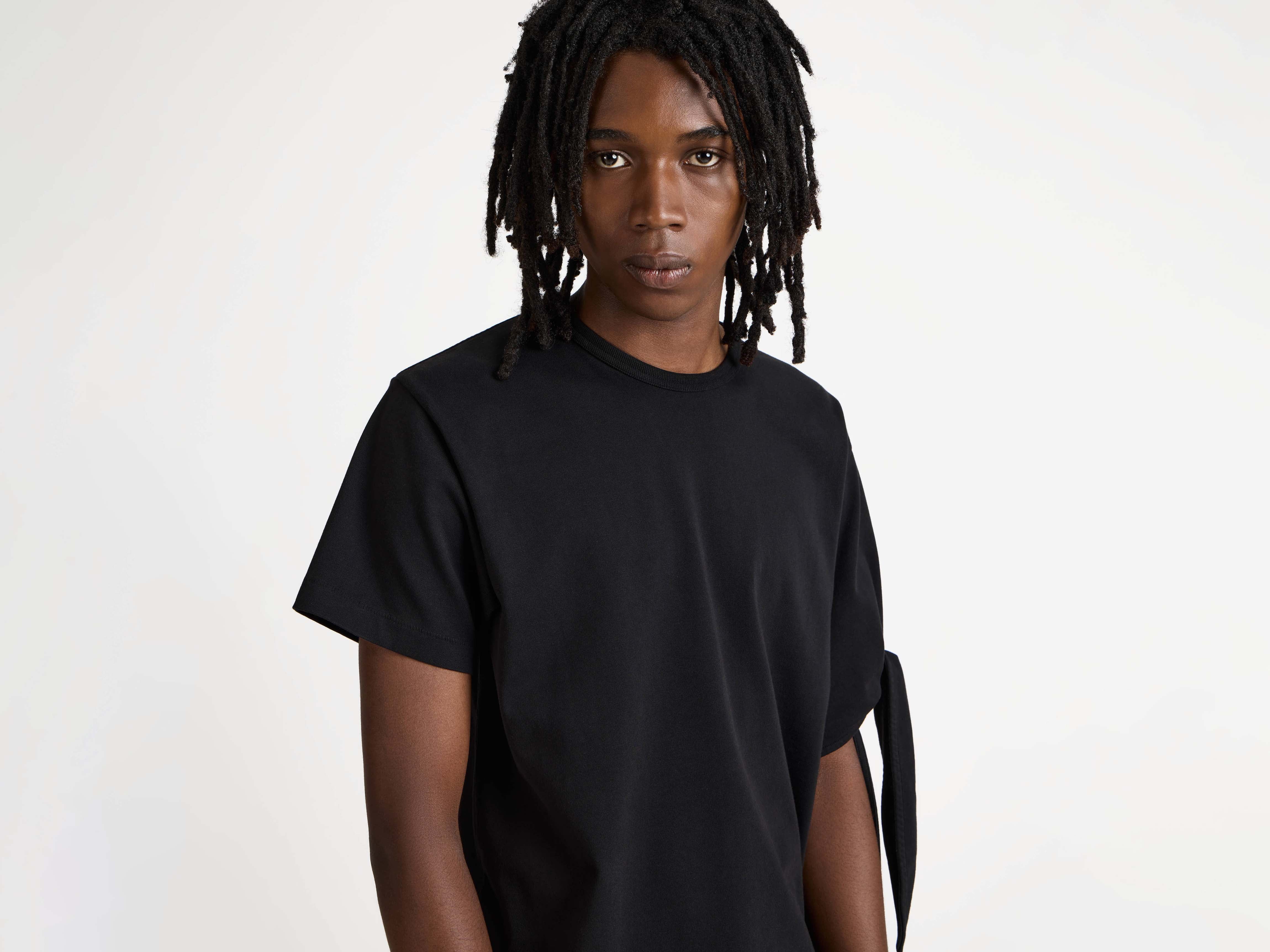 MENS KNOTTED SLEEVE T-SHIRT IN BLACK - Image 4