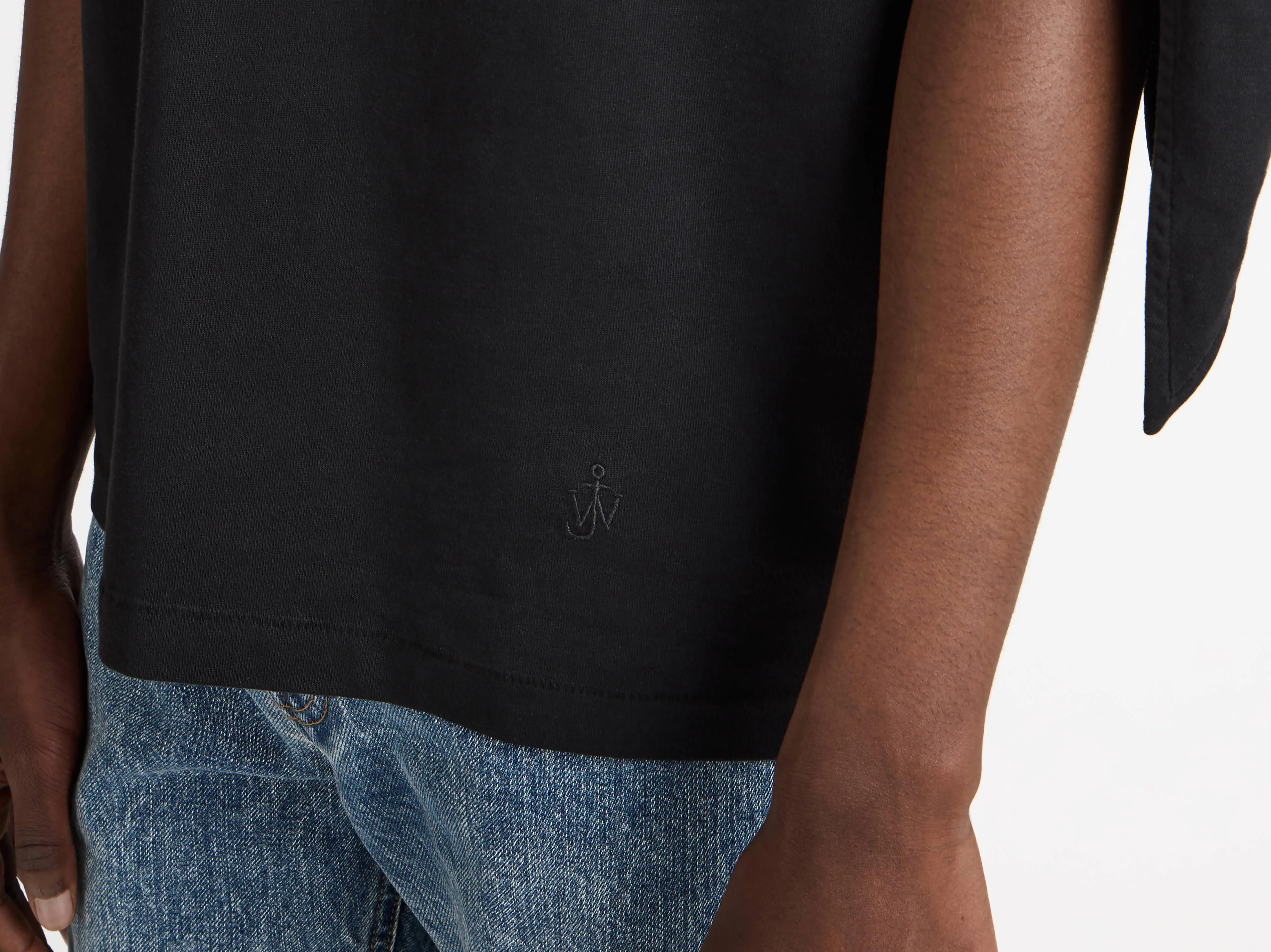 MENS KNOTTED SLEEVE T-SHIRT IN BLACK - Image 5