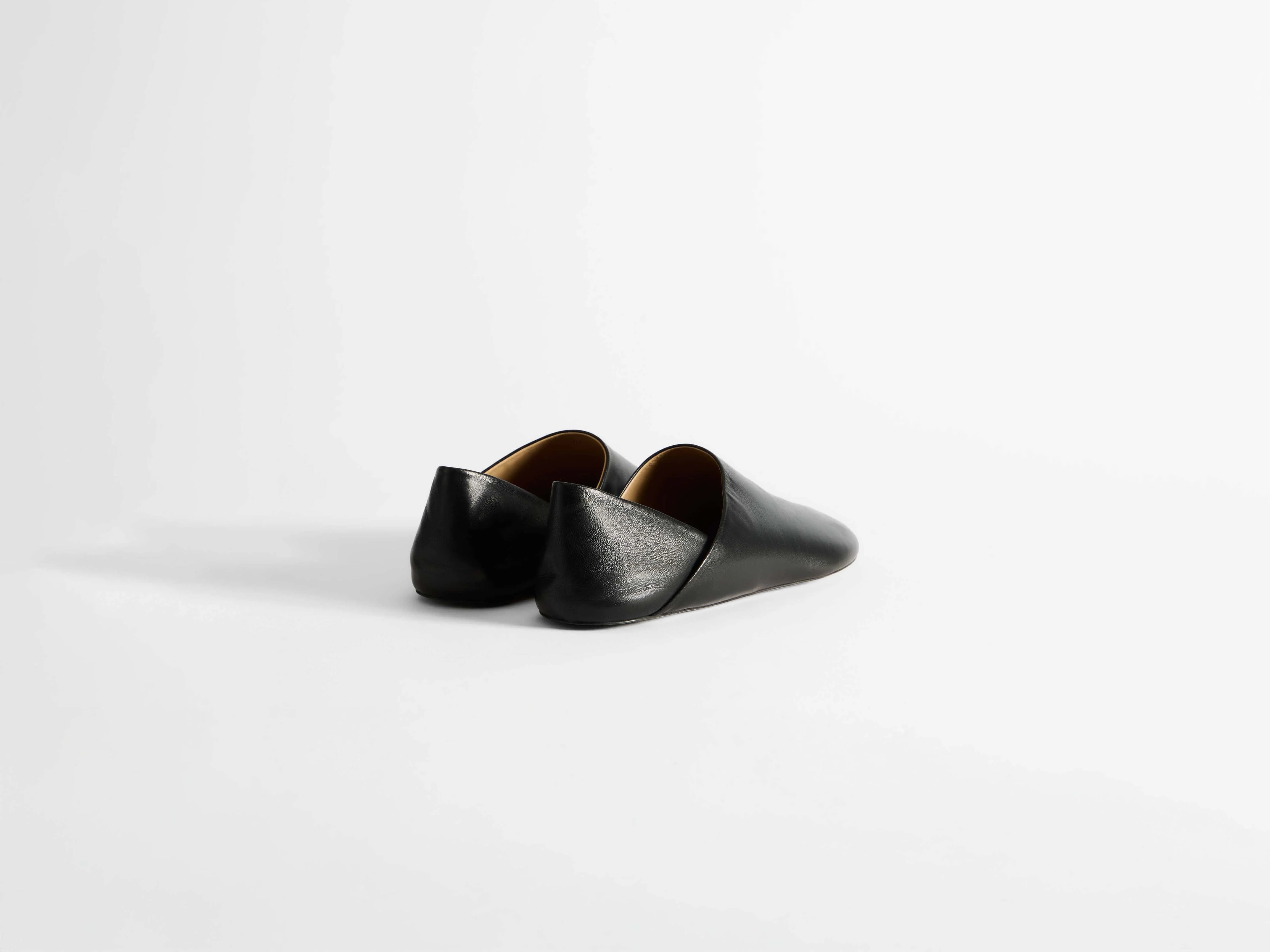 MENS SLIPPER MULES IN BLACK - Image 3