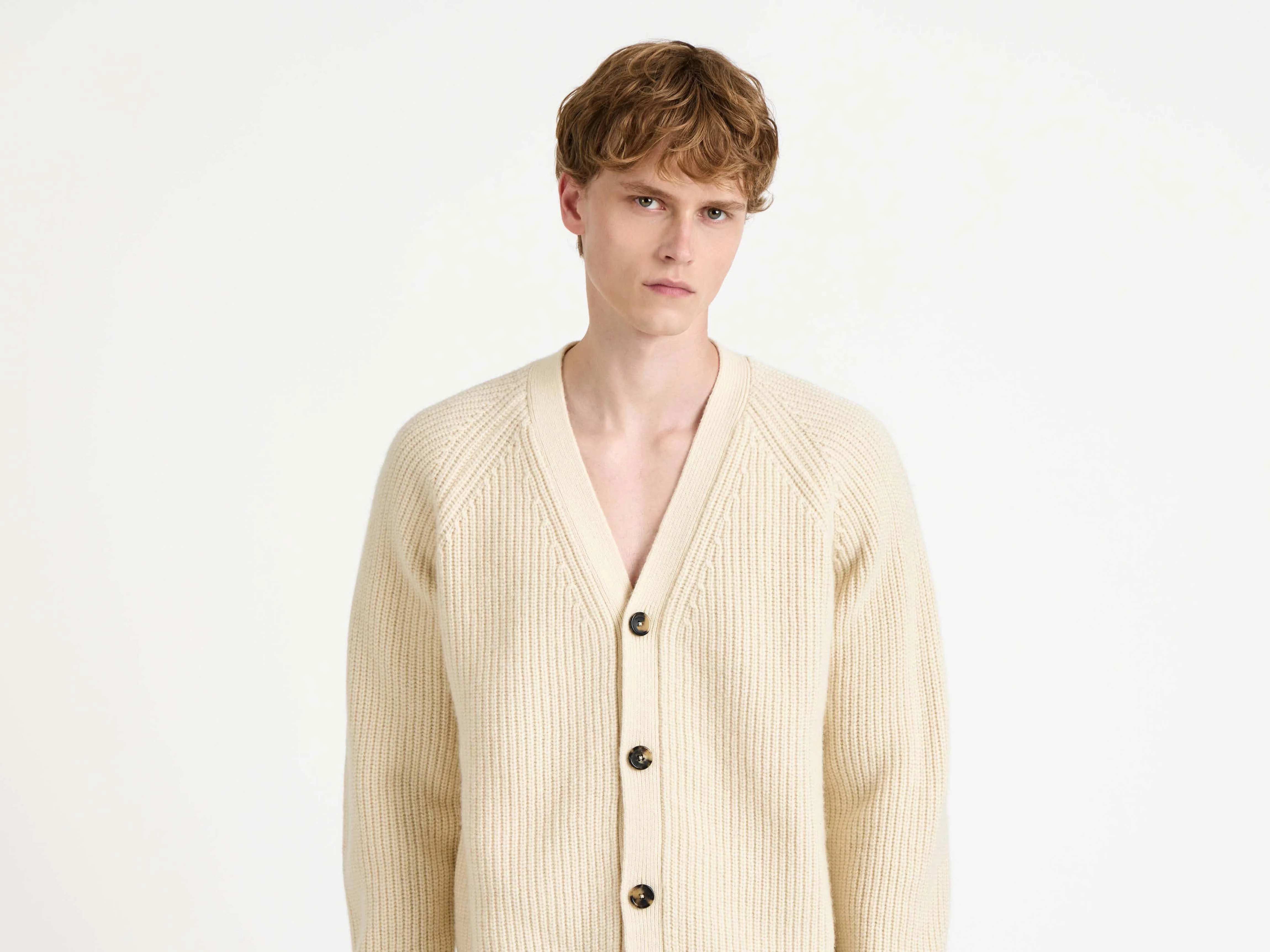 MENS V-NECK CARDIGAN IN IVORY - Image 3