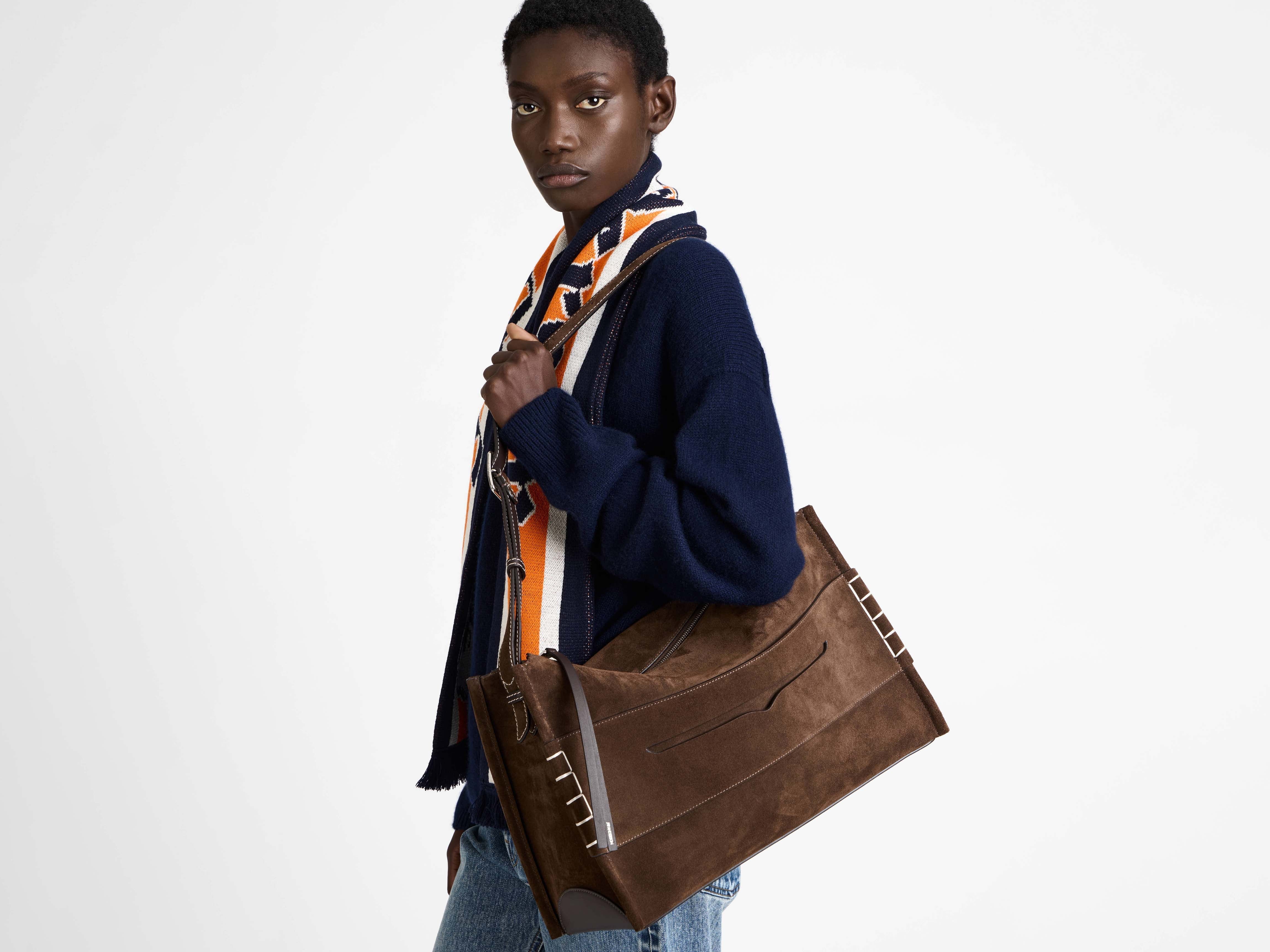 MESSENGER LOAFER BAG IN CHOCOLATE BROWN SUEDE - Image 6