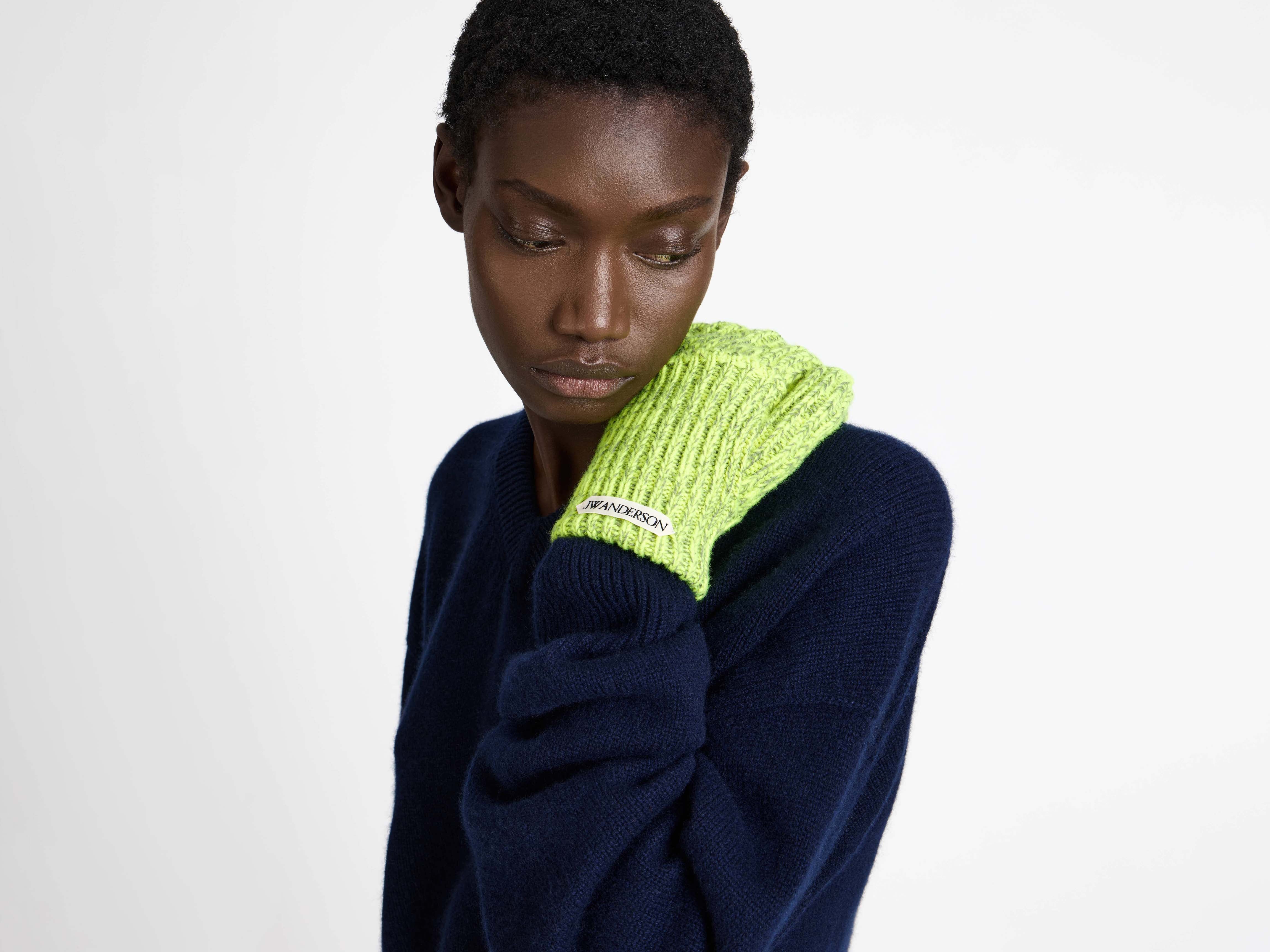 MOULINE GLOVES IN NEON YELLOW - Image 3