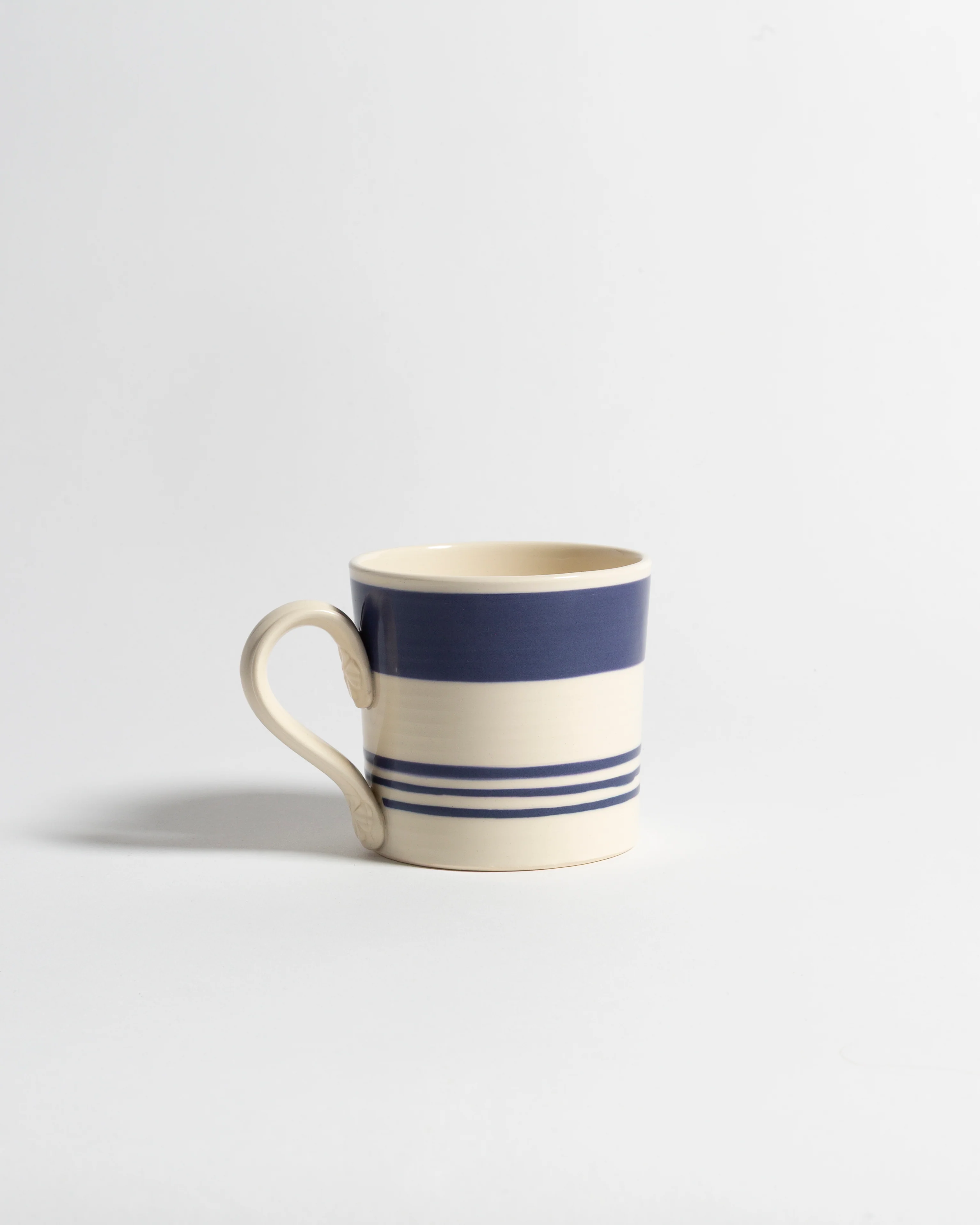 NICHOLAS MOSSE SHAMROCK MUG IN BLUE & ECRU - Image 3