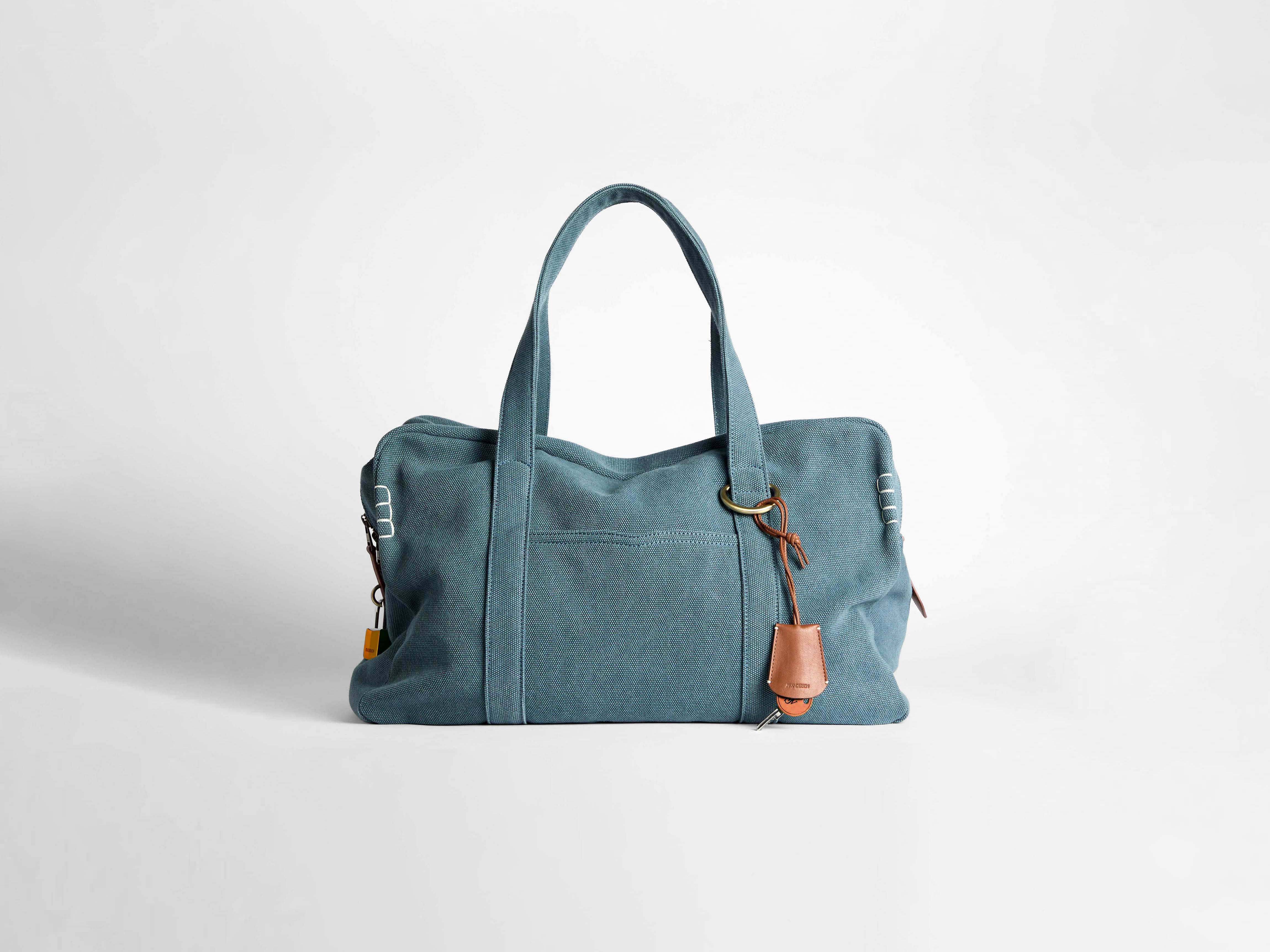 WEEKENDER CANVAS TOTE BAG IN MID-BLUE - Image 4
