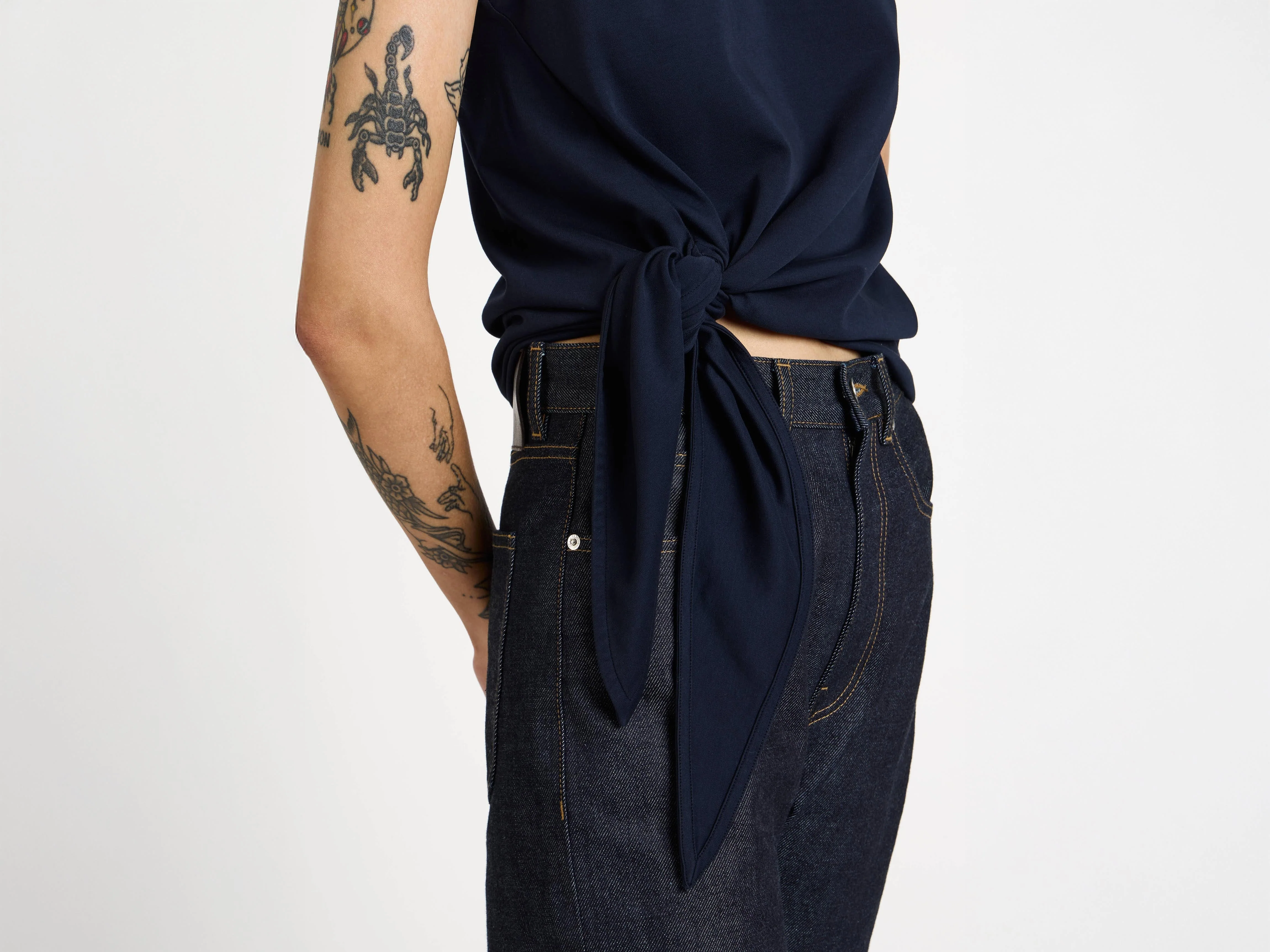 WOMENS HEM KNOT TANK TOP IN NAVY - Image 8
