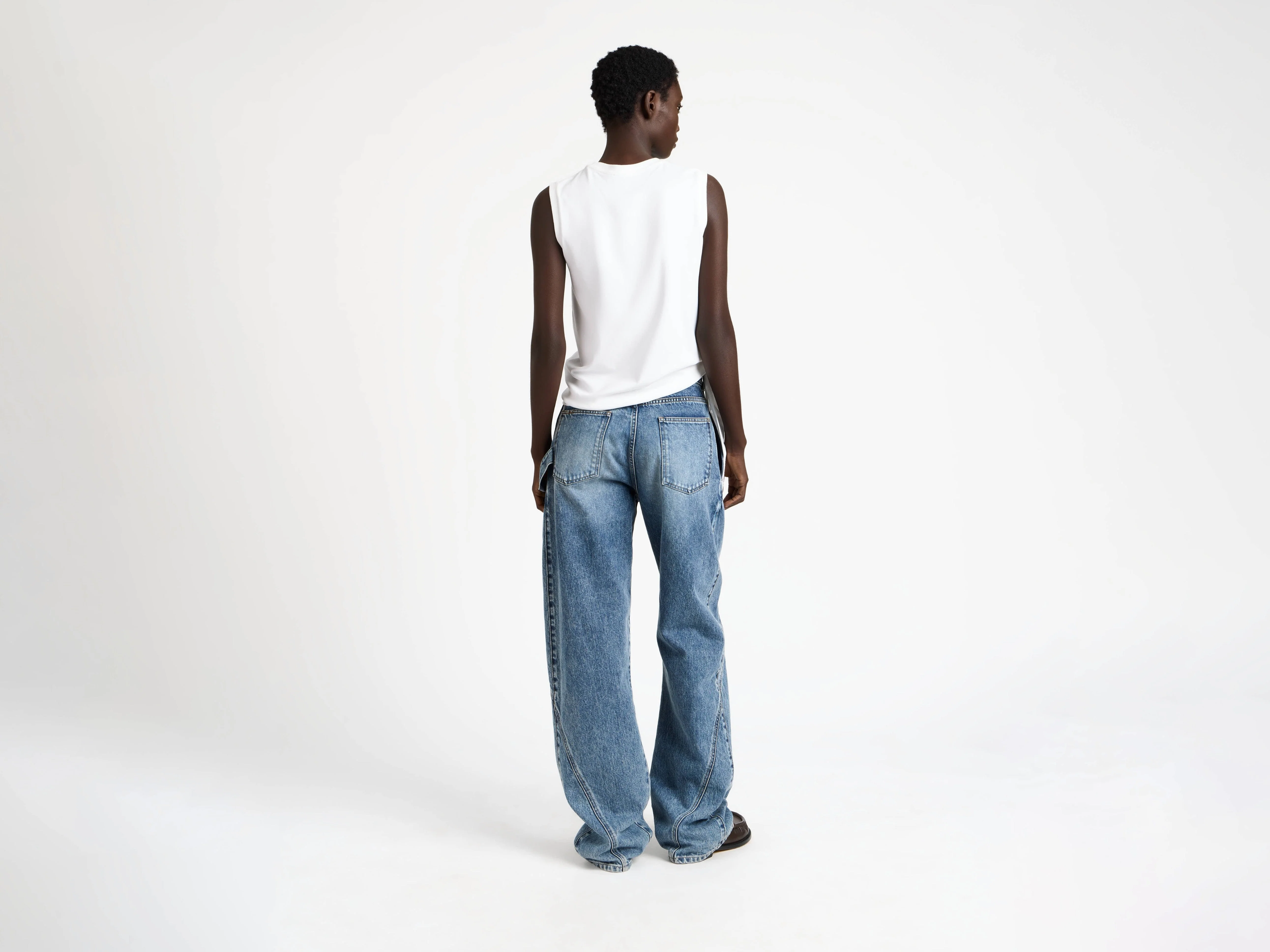 WOMENS HEM KNOT TANK TOP IN WHITE - Image 3