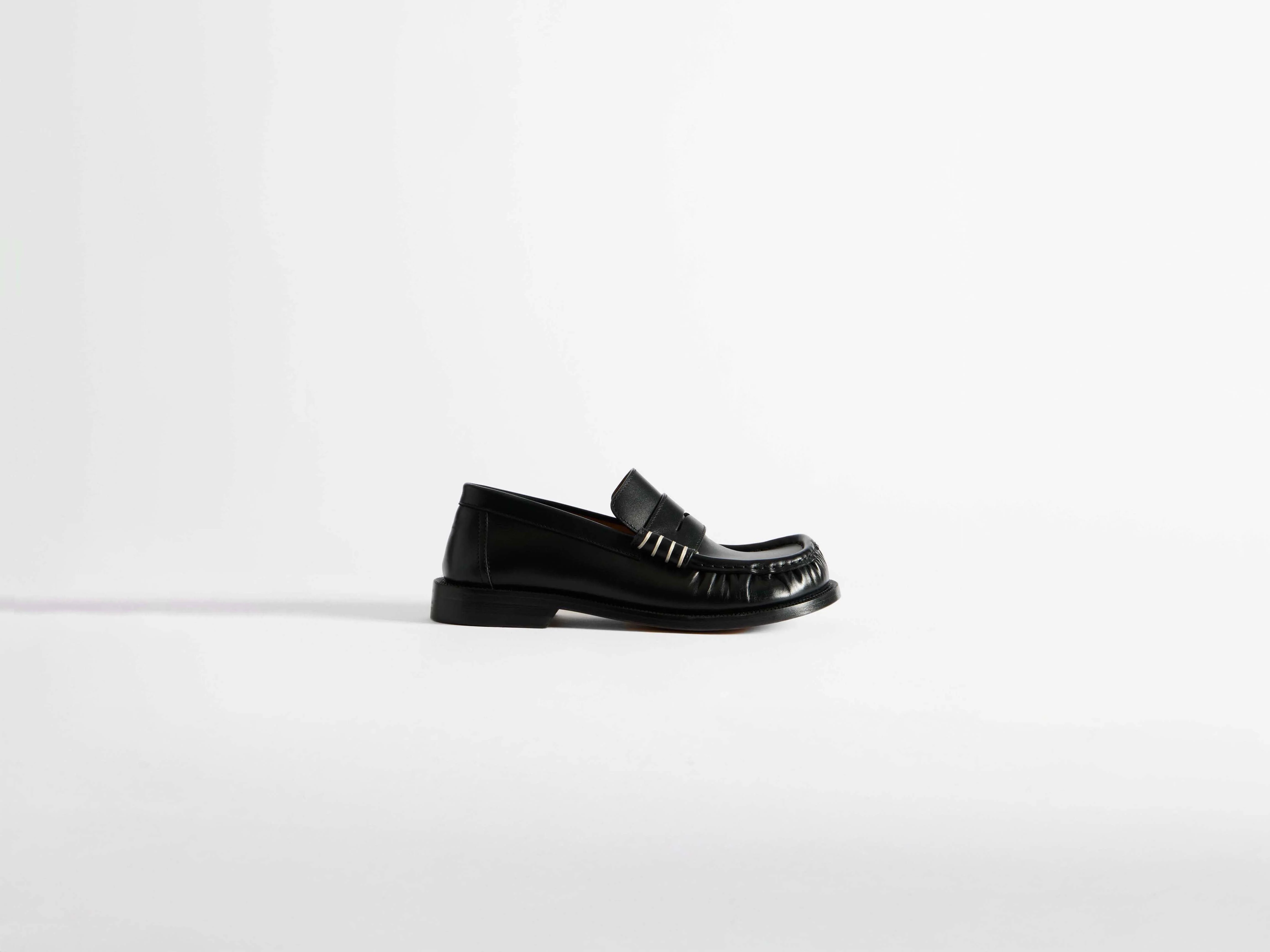 WOMENS LOAFER MOCCASIN IN BLACK - Image 5